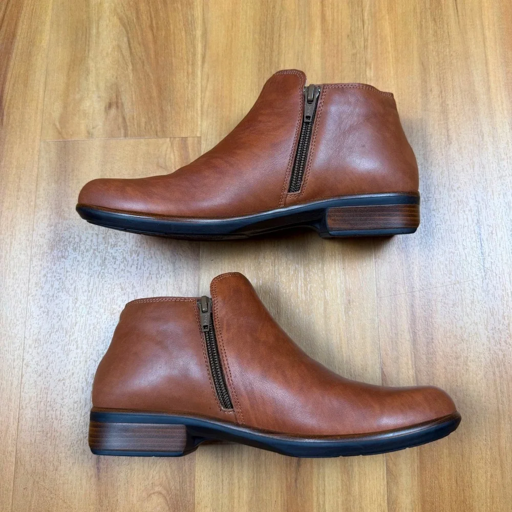 Naot Women Brown Leather Ankle Boots Side Zip Low Stacked Heel Shoes Size 38 L7